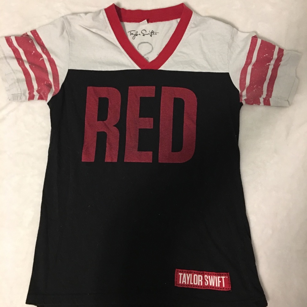 Taylor Swift RED Tour Tee 💄